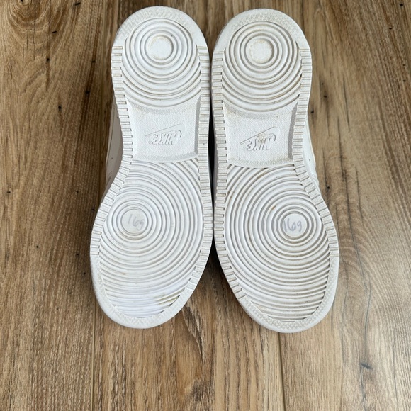 Nike Women’s Court Vision Low White Sneakers Sleek Design - Picture 6 of 8